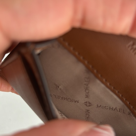 GUC Michael Kors Wallet - Picture 4 of 12